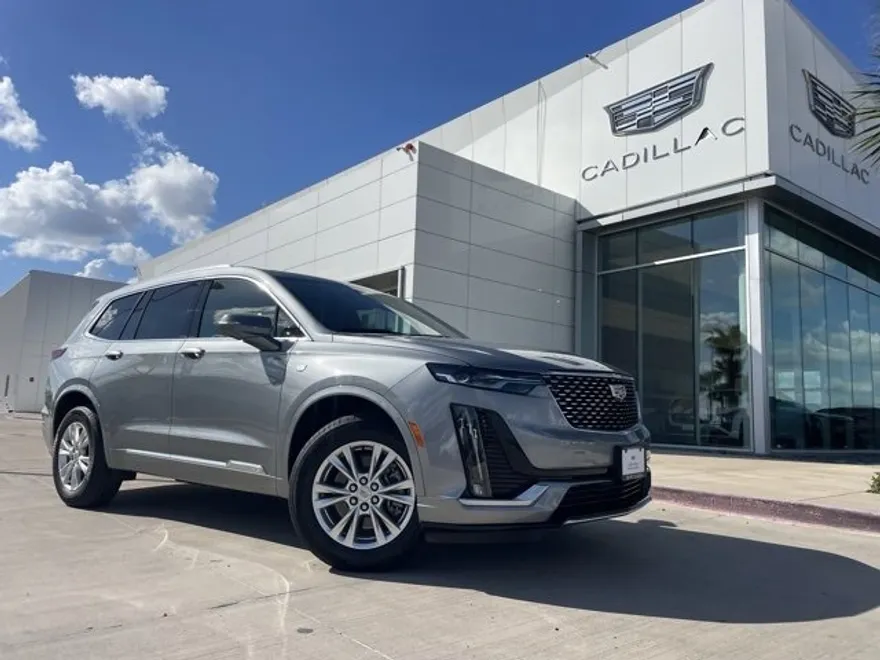 2025 Cadillac XT6 Luxury photo 1