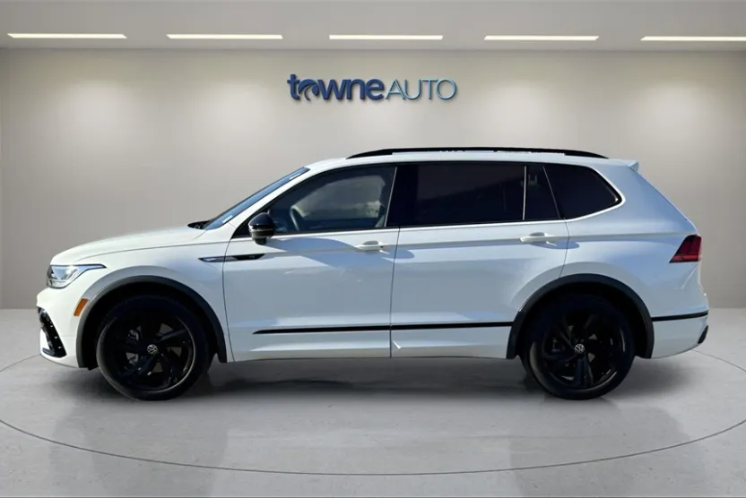 2023 Volkswagen Tiguan SE R-Line Black photo 1