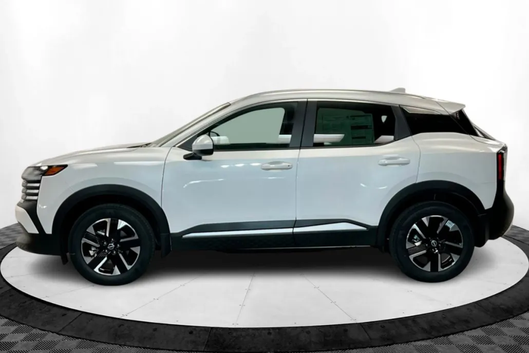 2025 Nissan Kicks SV photo 1