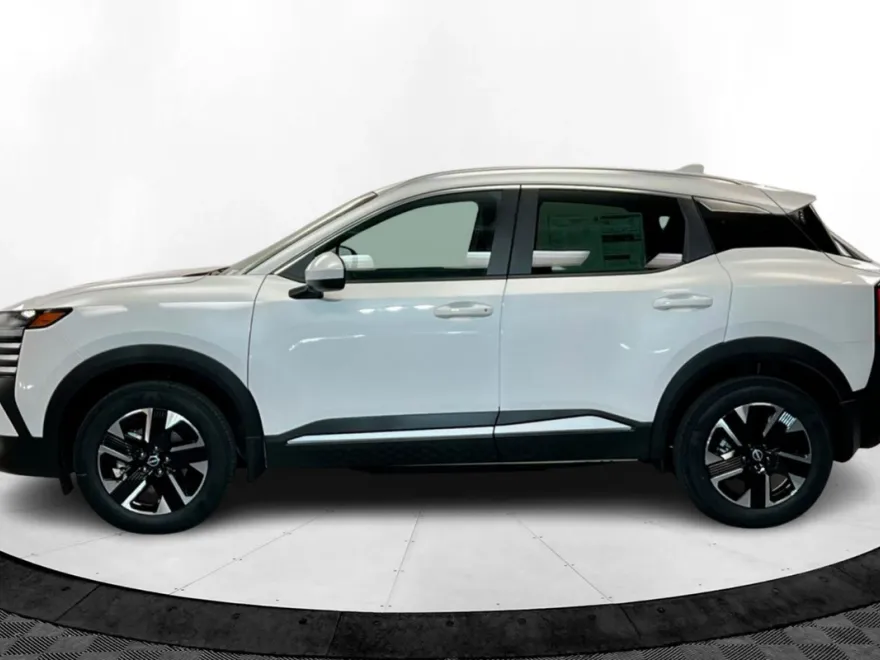 2025 Nissan Kicks SV photo 1