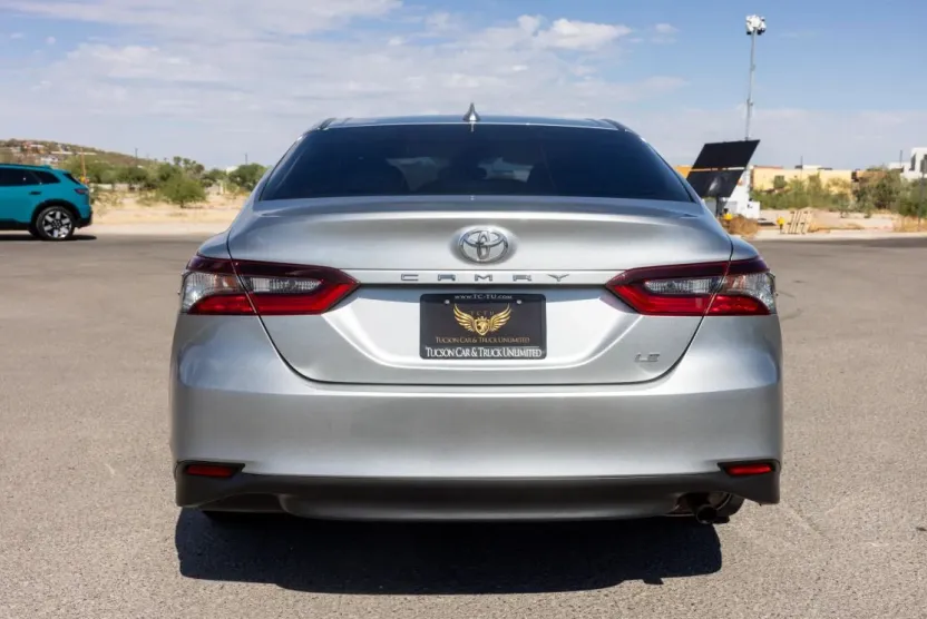 2021 Toyota Camry LE photo 1