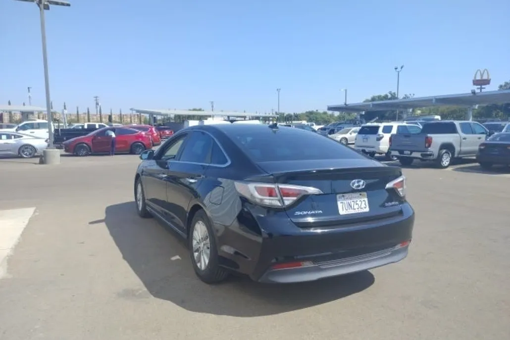 2017 Hyundai Sonata Hybrid SE photo 1