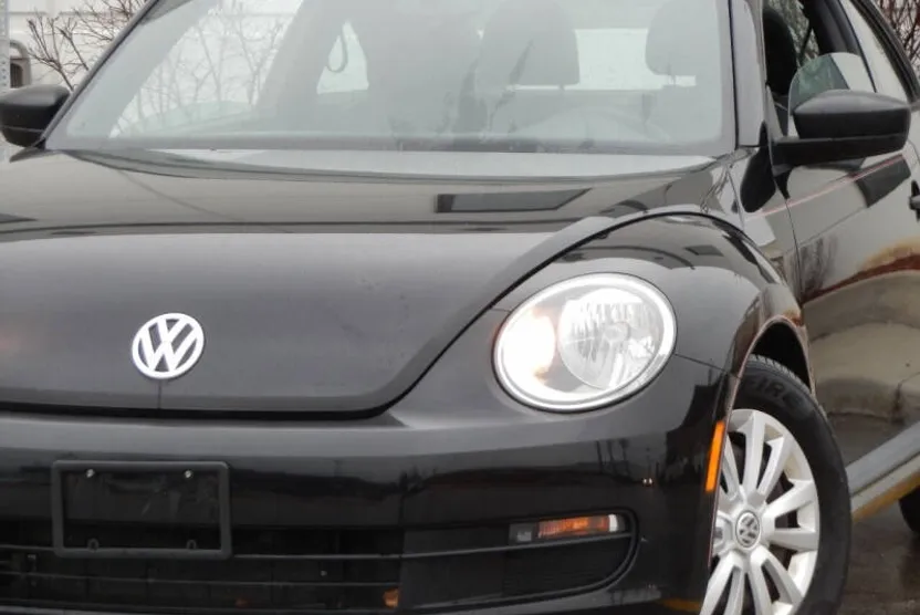 2012 Volkswagen Beetle 2.5L photo 1