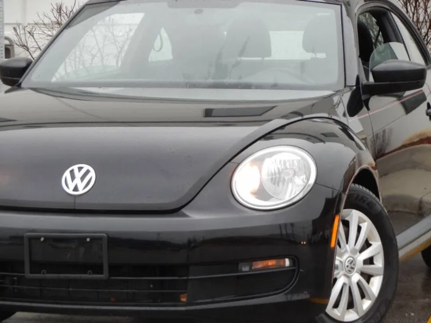 2012 Volkswagen Beetle 2.5L photo 1