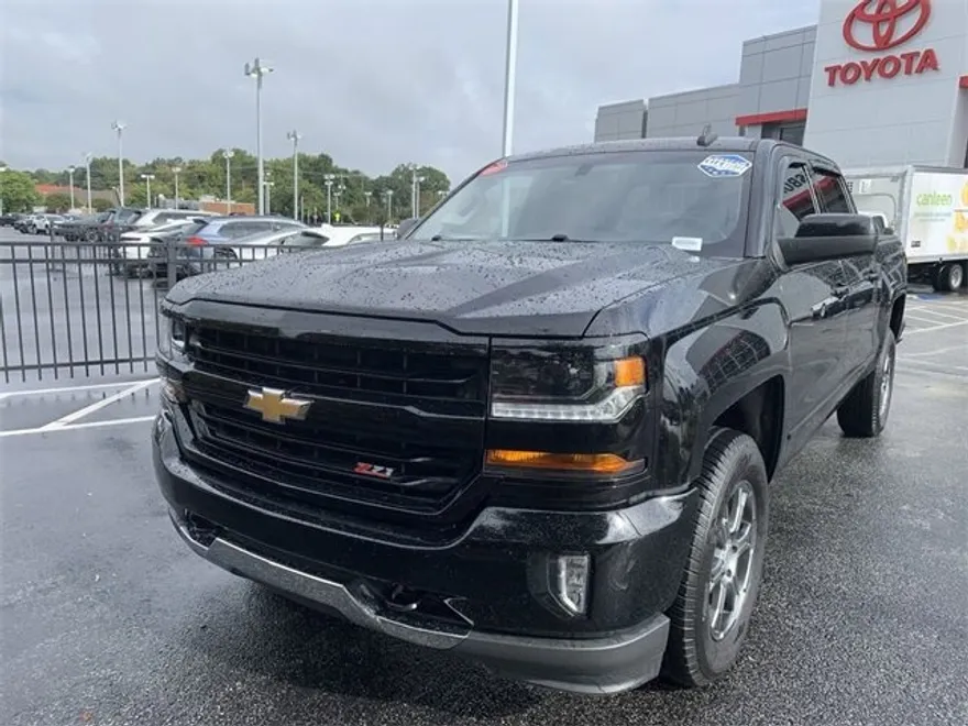 2017 Chevrolet Silverado 1500 LT photo 1