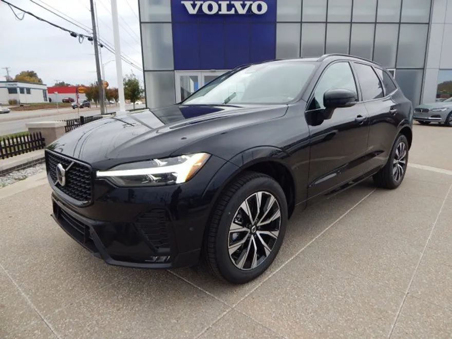 2025 Volvo XC60 B5 Core photo 1