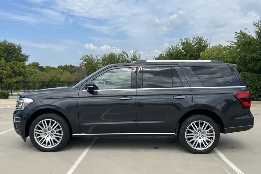 2023 Ford Expedition Limited photo 1