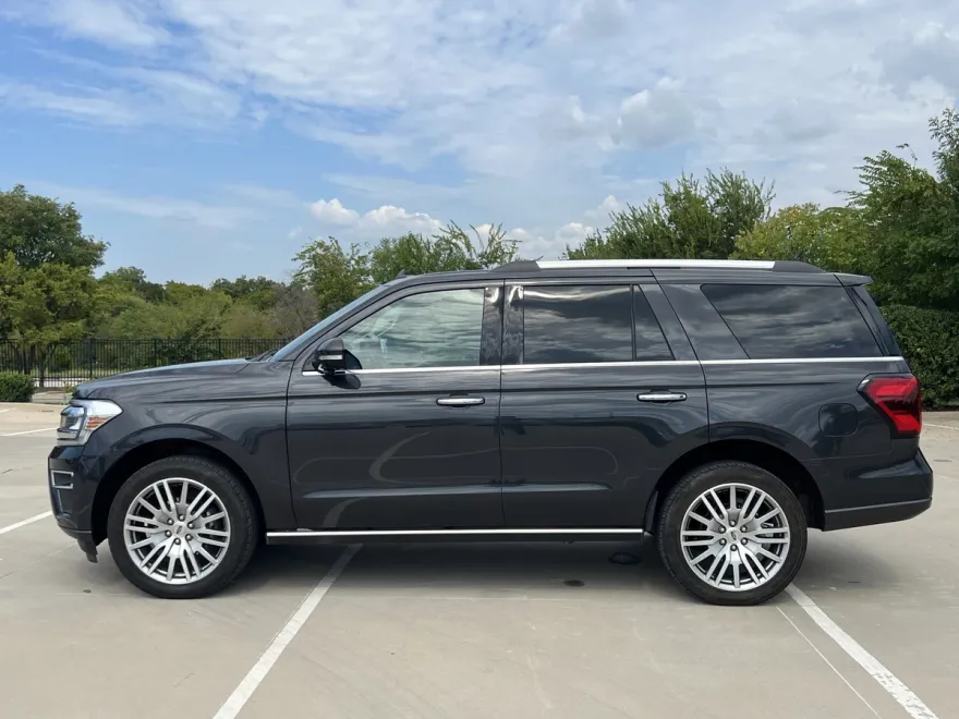2023 Ford Expedition Limited photo 1
