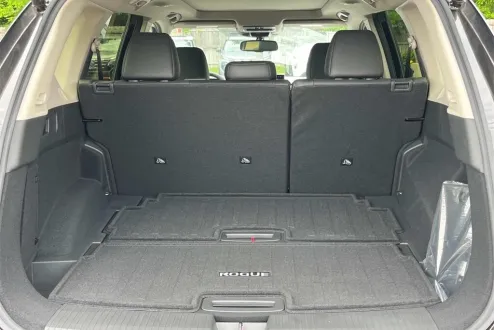 2025 Nissan Rogue Platinum photo 1