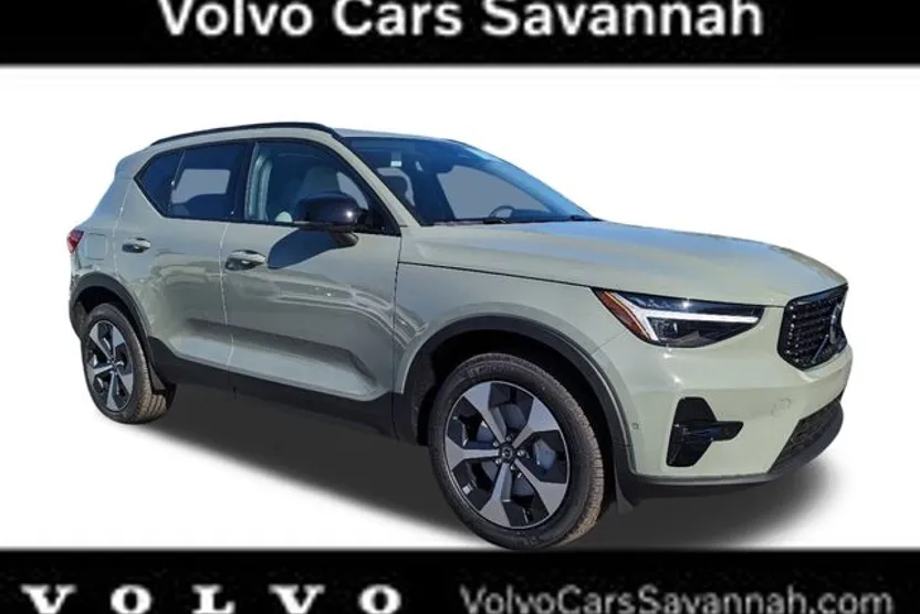 2025 Volvo XC40 Plus photo 1