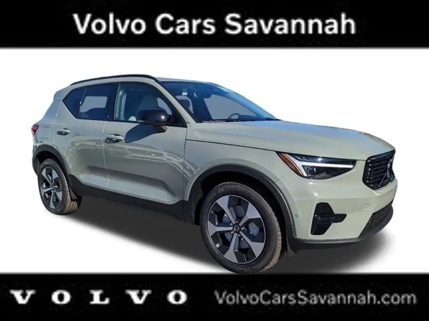 2025 Volvo XC40 Plus photo 1