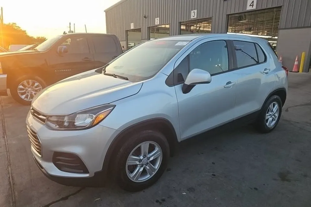 2019 Chevrolet Trax LS photo 1