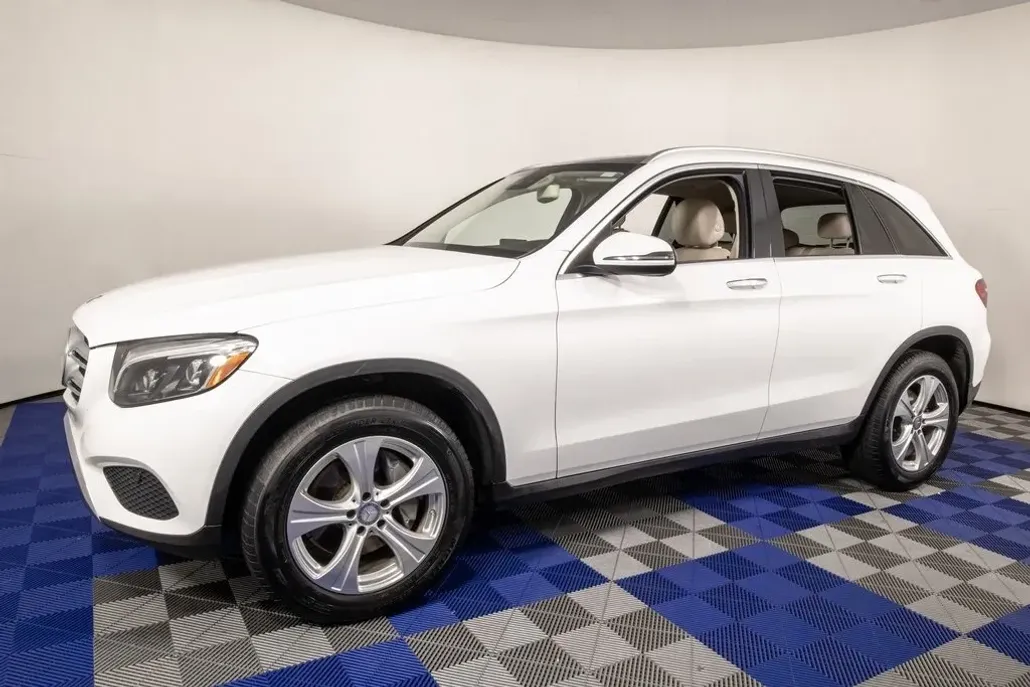 2016 Mercedes Benz GLC 300 photo 1