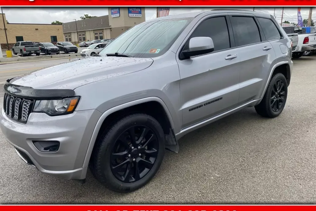 2019 Jeep Grand Cherokee Laredo photo 1