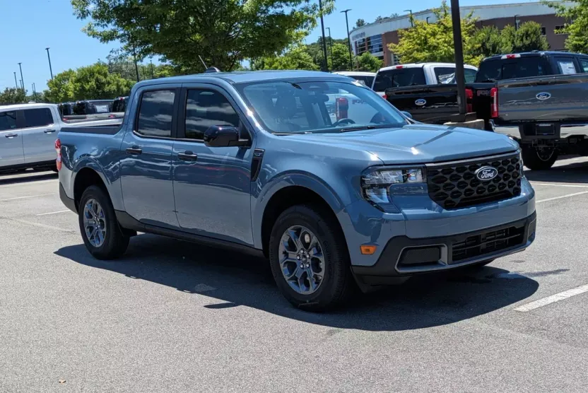 2025 Ford Maverick XLT photo 1