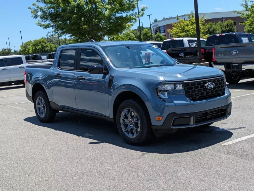 2025 Ford Maverick XLT photo 1