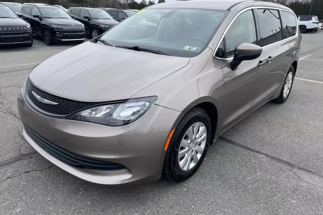 2018 Chrysler Pacifica L photo 1