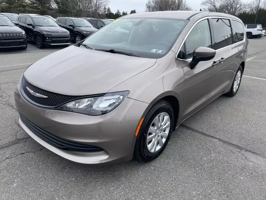 2018 Chrysler Pacifica L photo 1