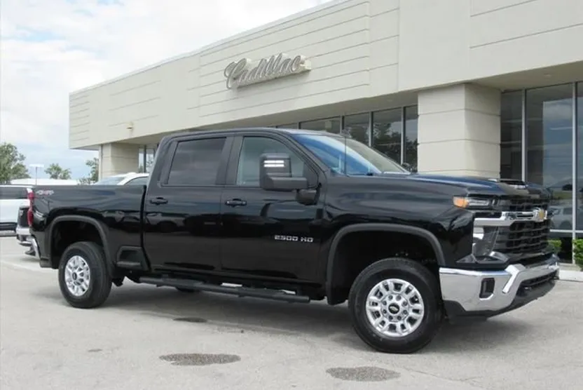 2024 Chevrolet Silverado 2500HD LT photo 1