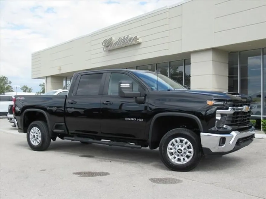 2024 Chevrolet Silverado 2500HD LT photo 1