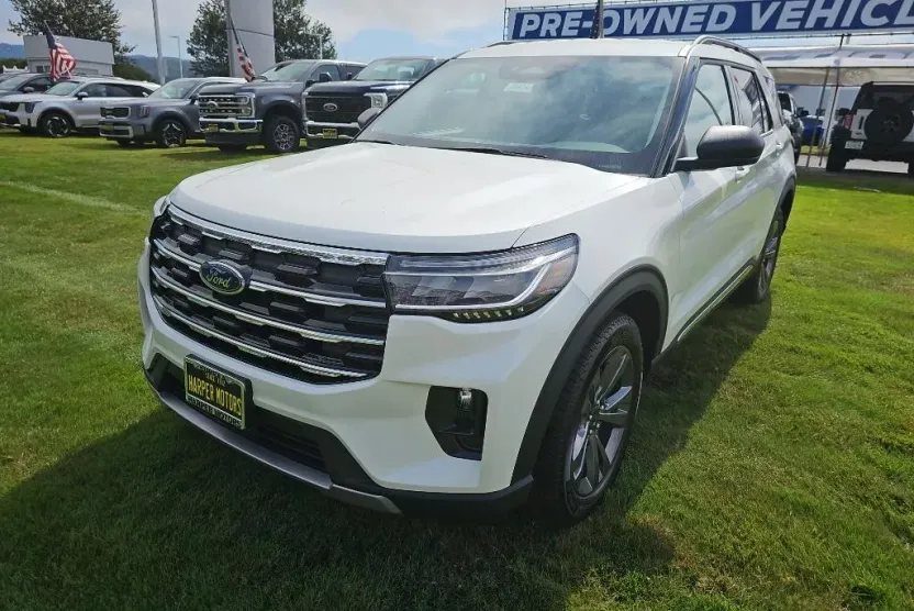 2025 Ford Explorer photo 1