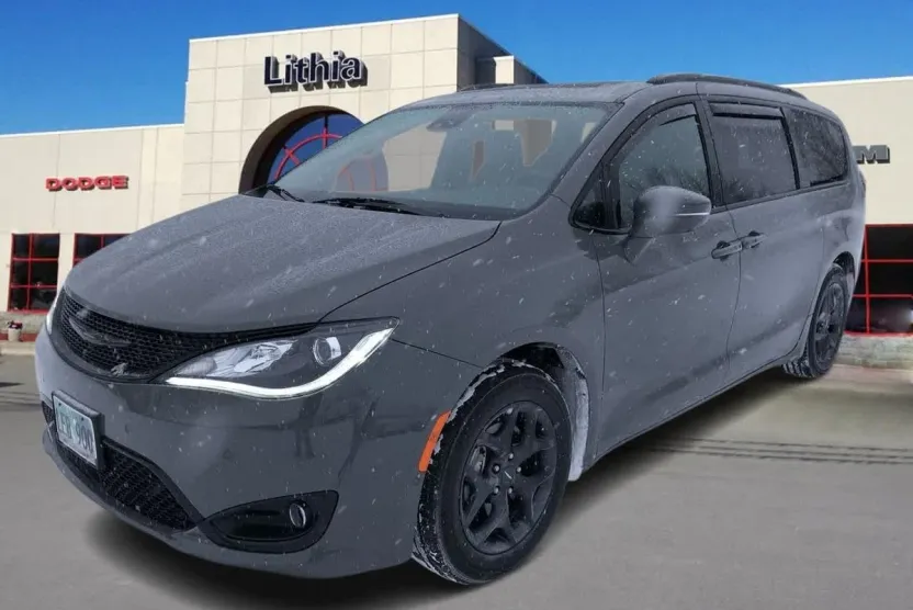 2020 Chrysler Pacifica Limited photo 1