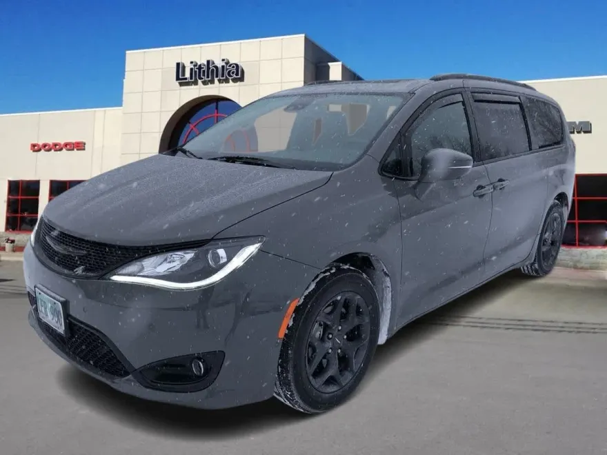 2020 Chrysler Pacifica Limited photo 1