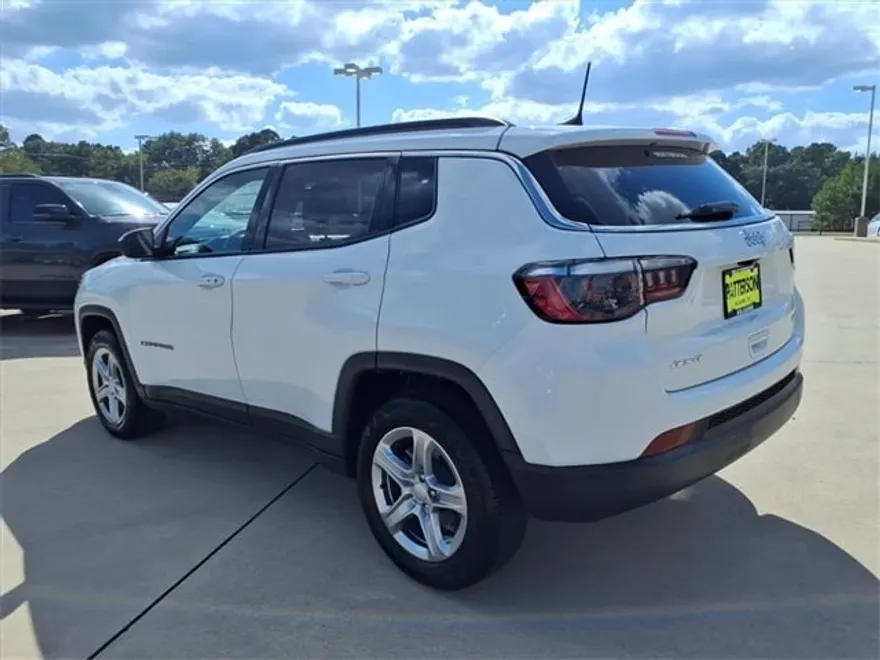 2024 Jeep Compass Latitude photo 1