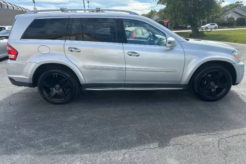 2012 Mercedes Benz GL 550 photo 1