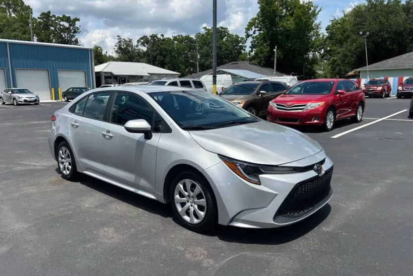 2022 Toyota Corolla LE photo 1