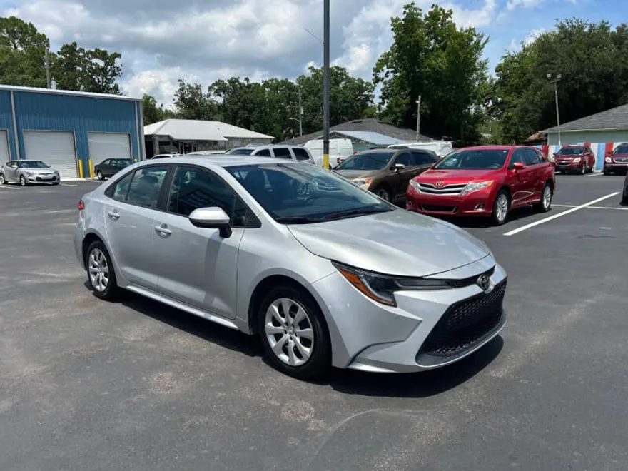 2022 Toyota Corolla LE photo 1