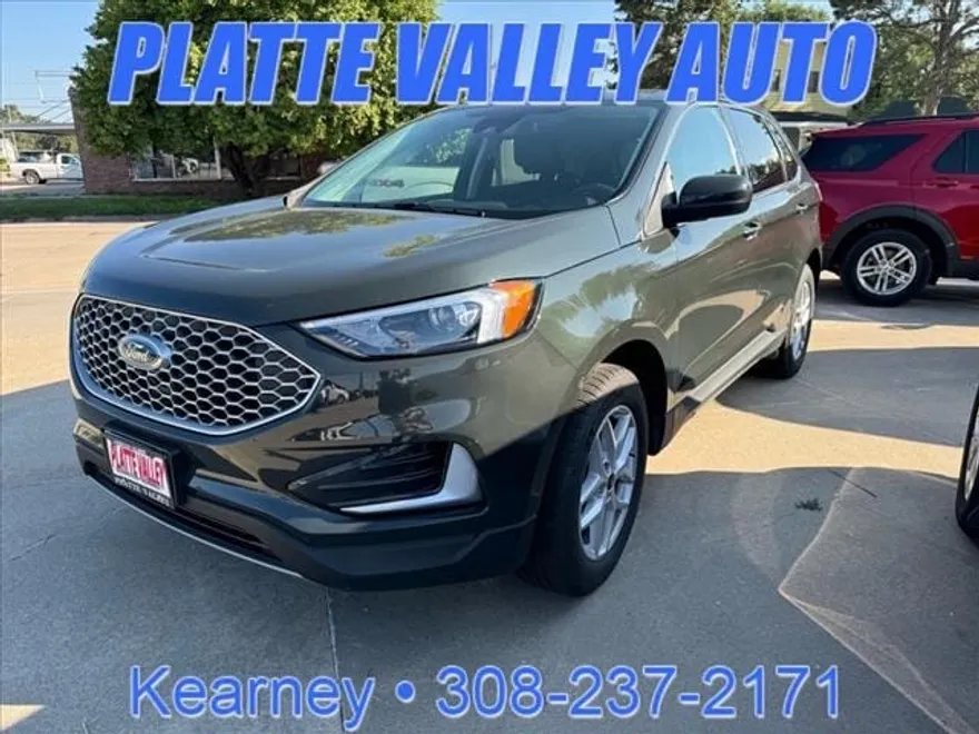 2024 Ford Edge photo 1