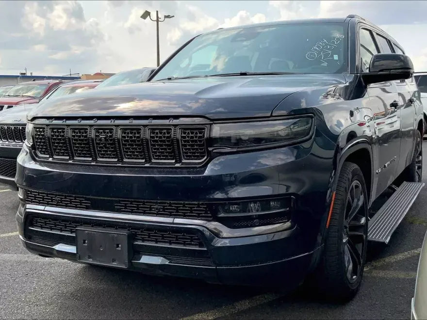 2024 Jeep Grand Wagoneer L II photo 1