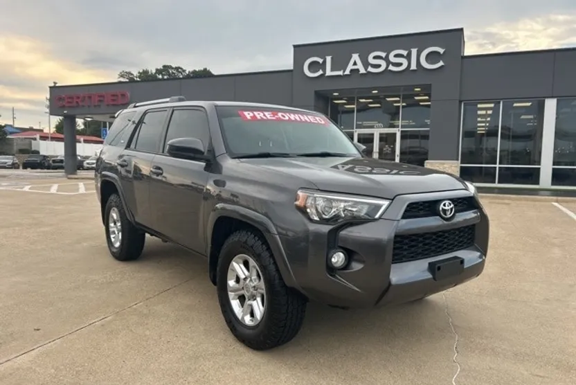2019 Toyota 4Runner SR5 photo 1