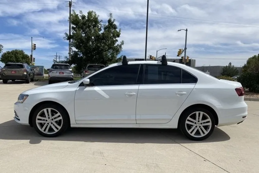 2017 Volkswagen Jetta 1.8T SEL photo 1