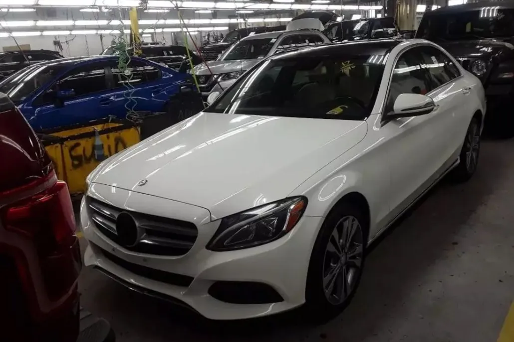 2017 Mercedes Benz C 300 4MATIC Sedan photo 1