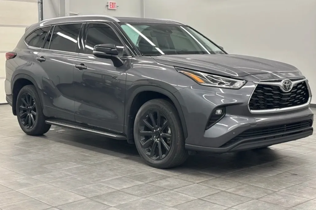 2024 Toyota Highlander Limited photo 1