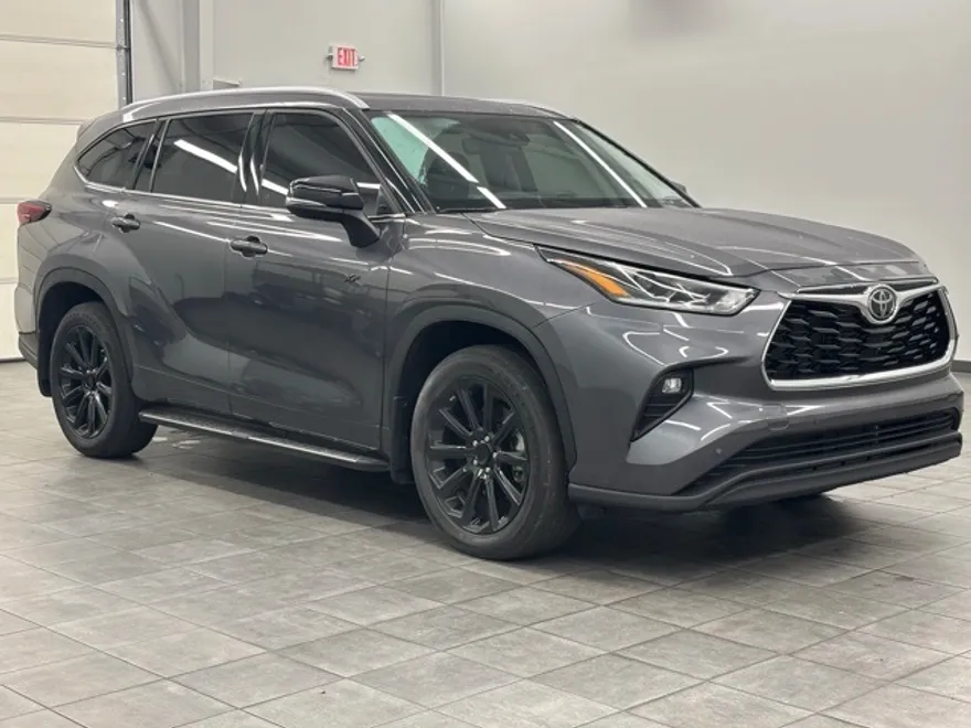 2024 Toyota Highlander Limited photo 1
