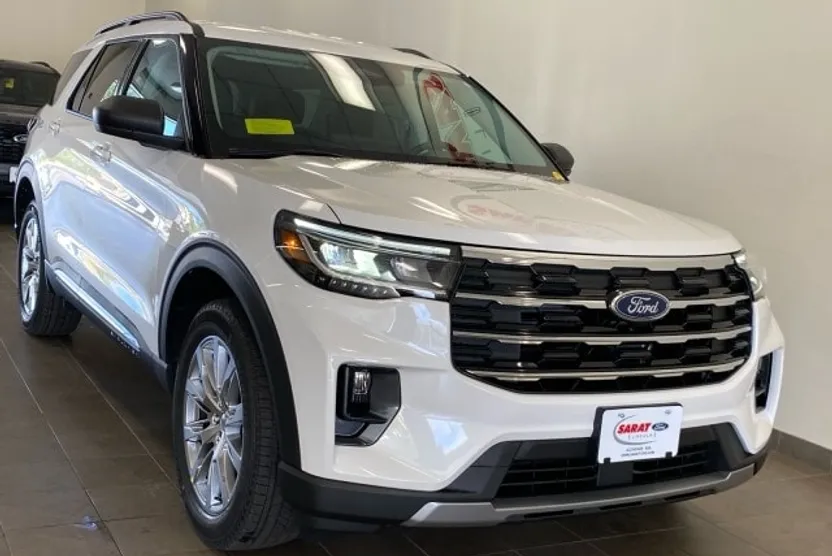 2025 Ford Explorer photo 1