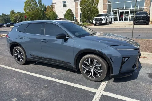 2025 Toyota Crown Signia XLE photo 2