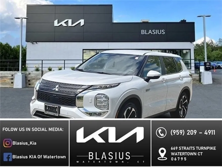 2023 Mitsubishi Outlander PHEV SE photo 1