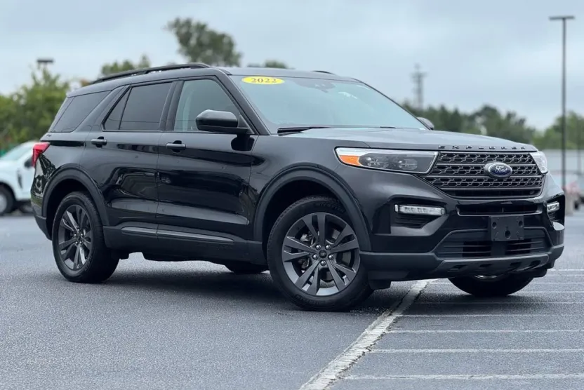 2022 Ford Explorer XLT photo 1