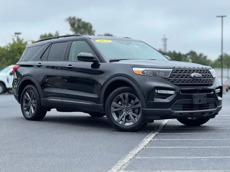 2022 Ford Explorer XLT photo 1