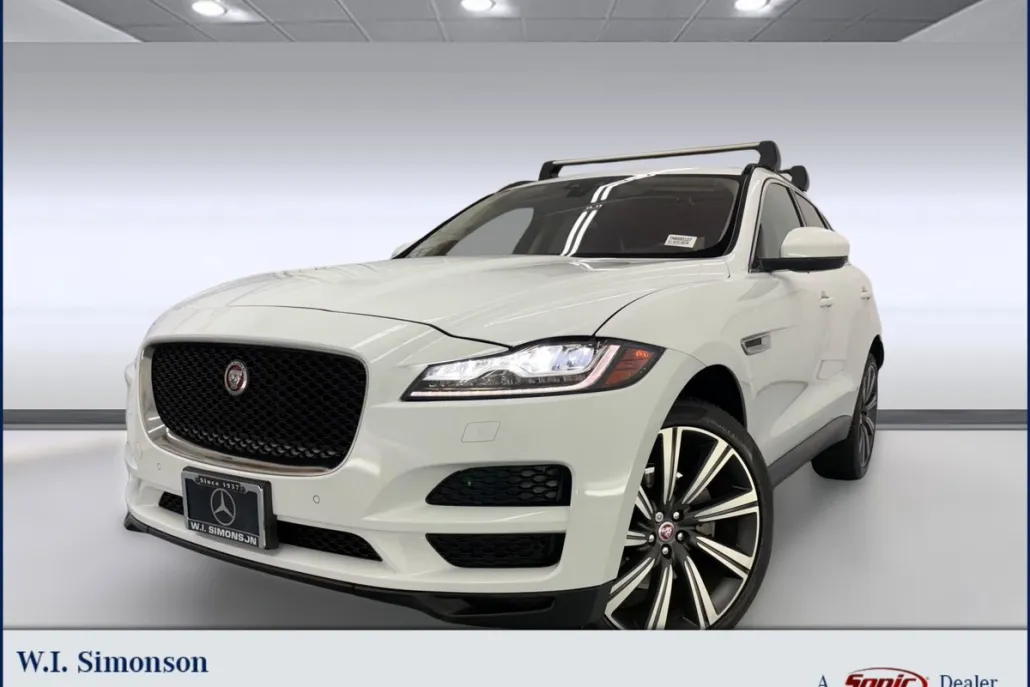 2017 Jaguar F-PACE Prestige photo 1