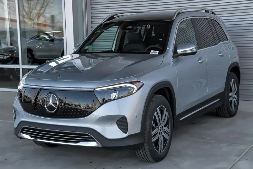 2025 Mercedes Benz EQB 300 4MATIC photo 1