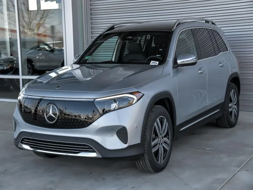 2025 Mercedes Benz EQB 300 4MATIC photo 1