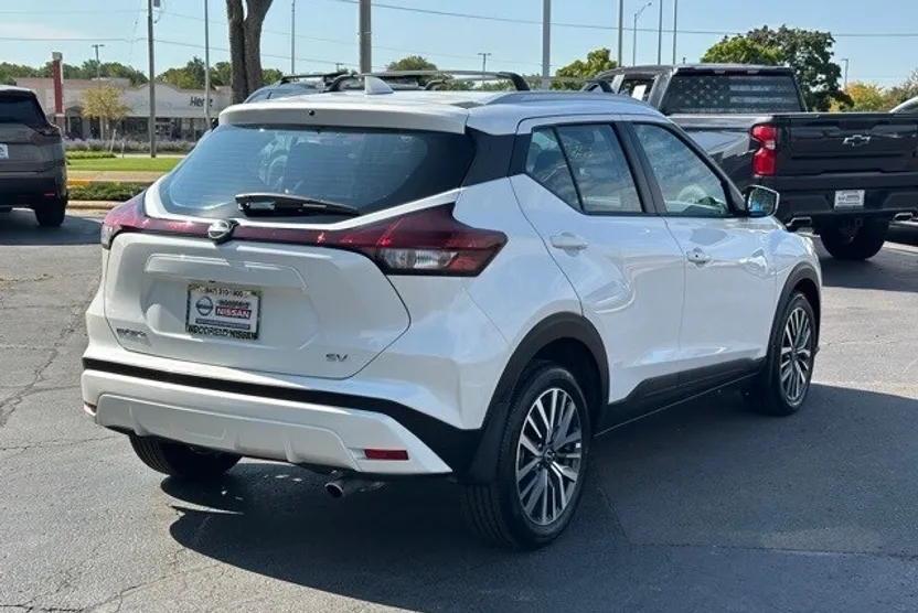 2024 Nissan Kicks SV photo 1