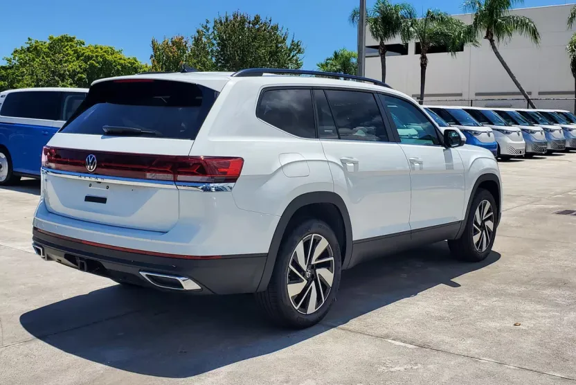 2026 Volkswagen Atlas SE photo 1