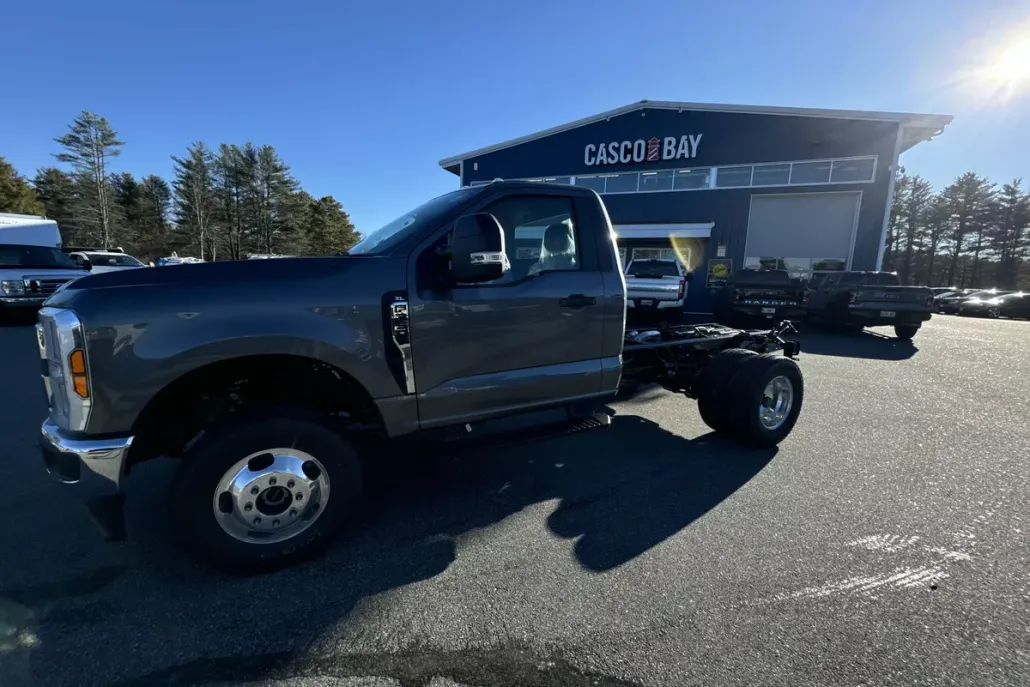 2025 Ford F-350 XL photo 1
