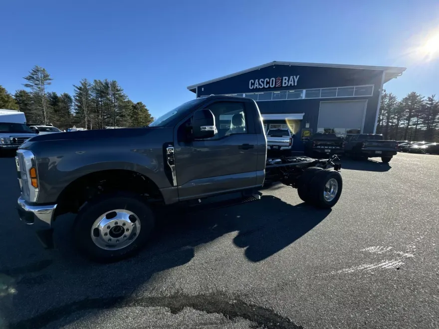 2025 Ford F-350 XL photo 1